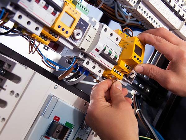professionisti qualifica installazione gruppi elettrogeni modena